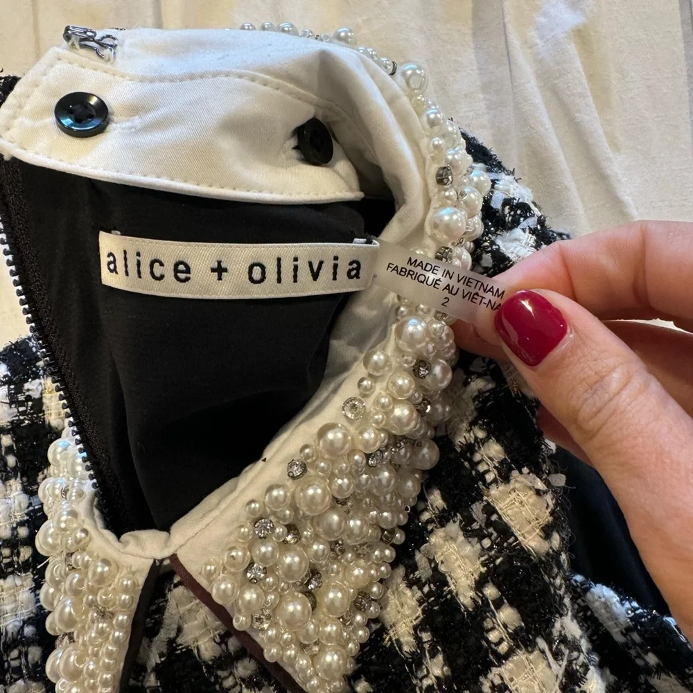 Alice + Olivia Black and White Tweed Dress with Pearl Collar - Picture 4 of 4